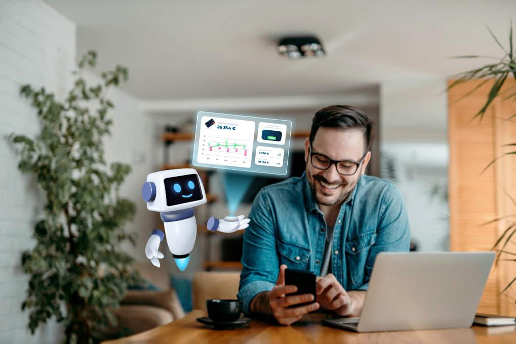 Photo d'un entrepreneur devant son ordinateur, qui utilise Axonaut pour la gestion de son entreprise