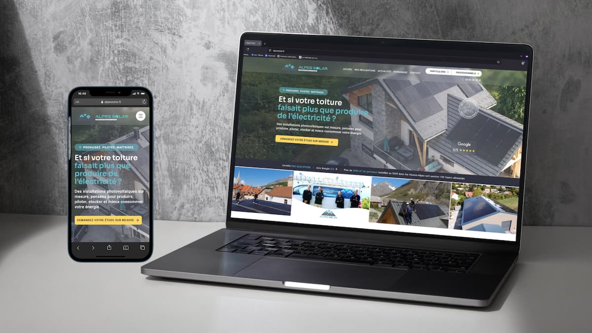 Photo du nouveau site Internet d'Alpes Solar en version desktop et mobile, un site Internet pour les installateurs photovoltaïques et autres artisans